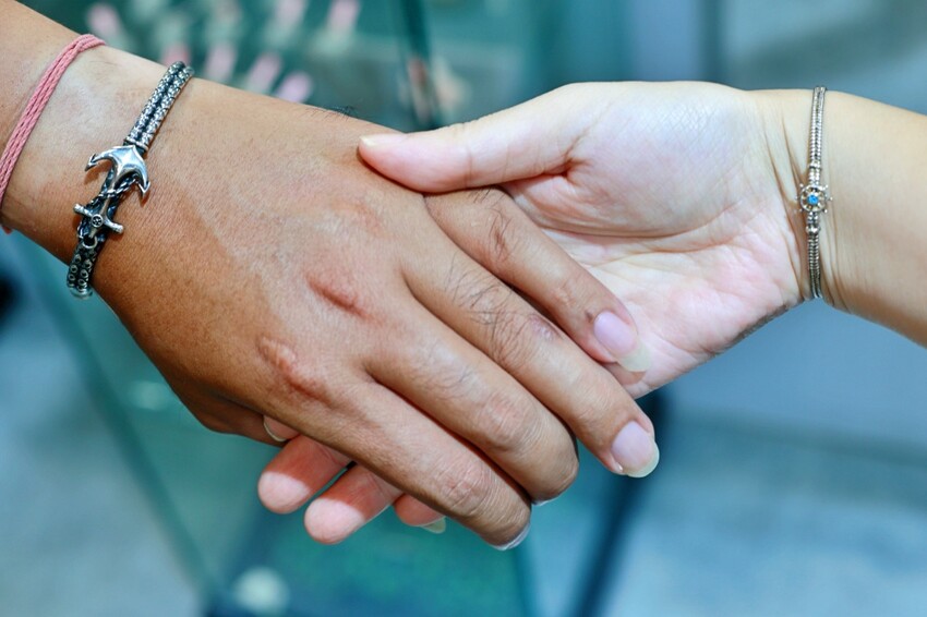 台中破銅爛鐵飾品店一中店︱原創純銀飾品～專業穿耳安全衛生，材質14k金.醫療鋼材質可選擇