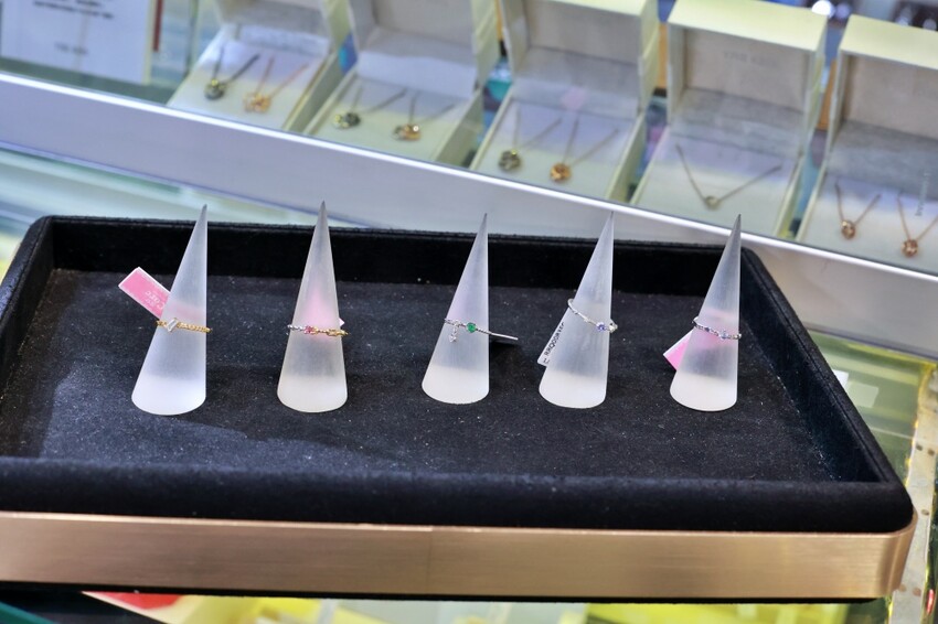 台中破銅爛鐵飾品店一中店︱原創純銀飾品～專業穿耳安全衛生，材質14k金.醫療鋼材質可選擇