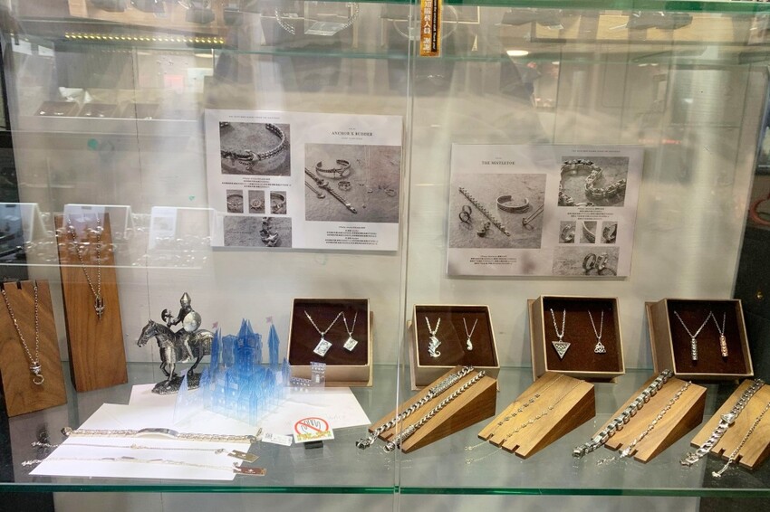 台中破銅爛鐵飾品店一中店︱原創純銀飾品～專業穿耳安全衛生，材質14k金.醫療鋼材質可選擇