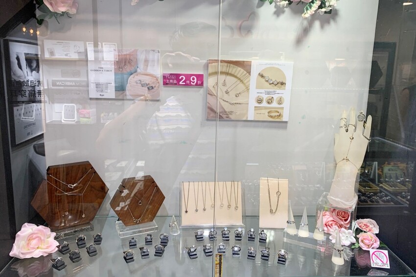 台中破銅爛鐵飾品店一中店︱原創純銀飾品～專業穿耳安全衛生，材質14k金.醫療鋼材質可選擇