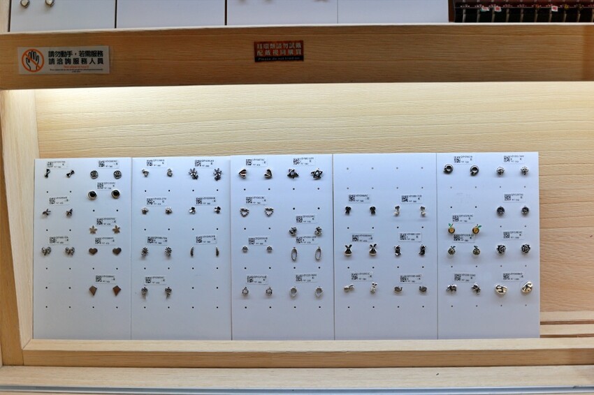 台中破銅爛鐵飾品店一中店︱原創純銀飾品～專業穿耳安全衛生，材質14k金.醫療鋼材質可選擇