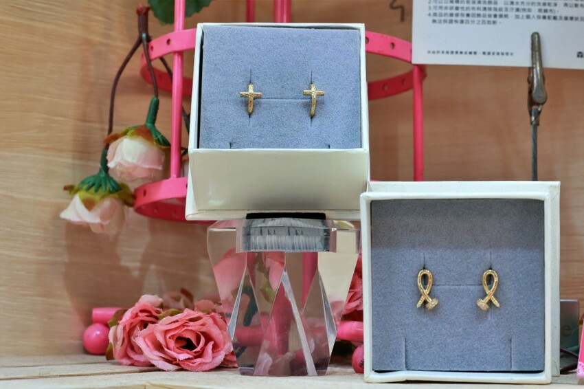 台中破銅爛鐵飾品店一中店︱原創純銀飾品～專業穿耳安全衛生，材質14k金.醫療鋼材質可選擇