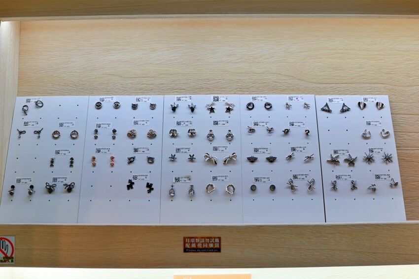 台中破銅爛鐵飾品店一中店︱原創純銀飾品～專業穿耳安全衛生，材質14k金.醫療鋼材質可選擇