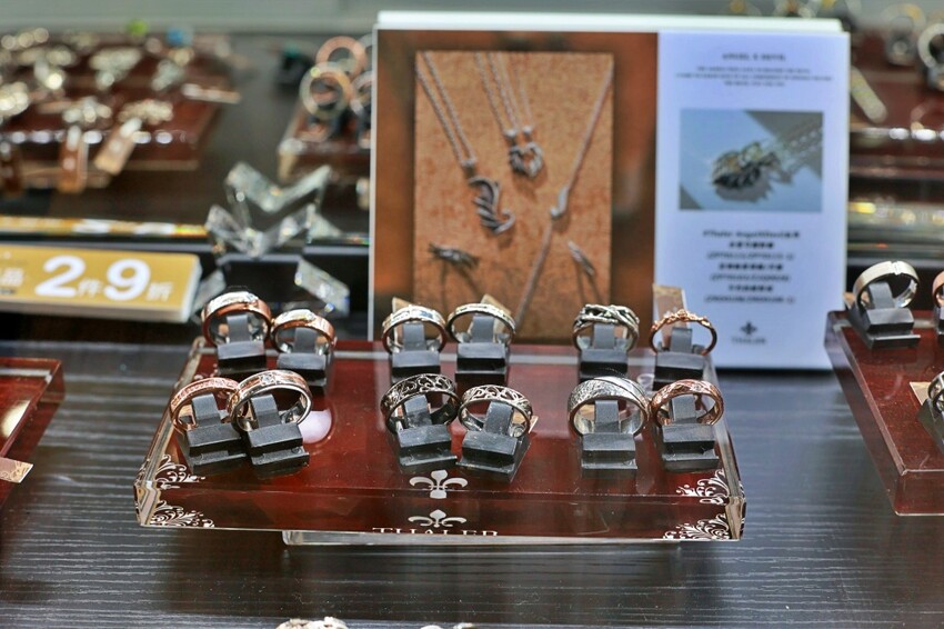 台中破銅爛鐵飾品店一中店︱原創純銀飾品～專業穿耳安全衛生，材質14k金.醫療鋼材質可選擇