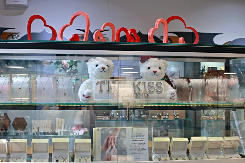 台中破銅爛鐵飾品店一中店︱原創純銀飾品～專業穿耳安全衛生，材質14k金.醫療鋼材質可選擇