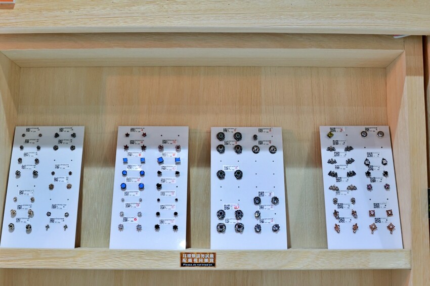 台中破銅爛鐵飾品店一中店︱原創純銀飾品～專業穿耳安全衛生，材質14k金.醫療鋼材質可選擇