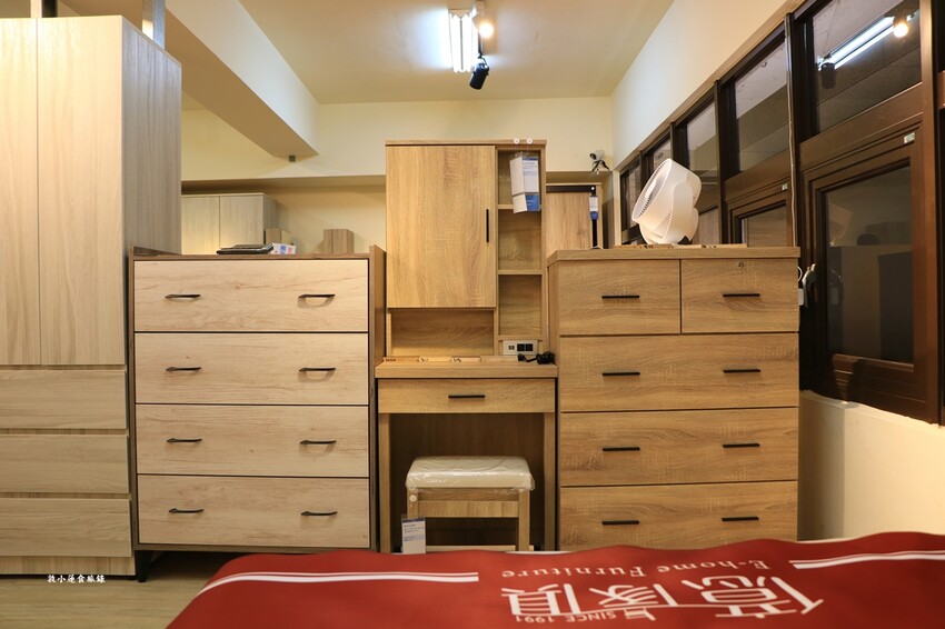 【新北家具推薦】億家具批發倉庫 五股門市‧全台連鎖14家門市，平價客製化沙發，時尚精品就在億家俱 - 敦 小 蓮の食旅錄