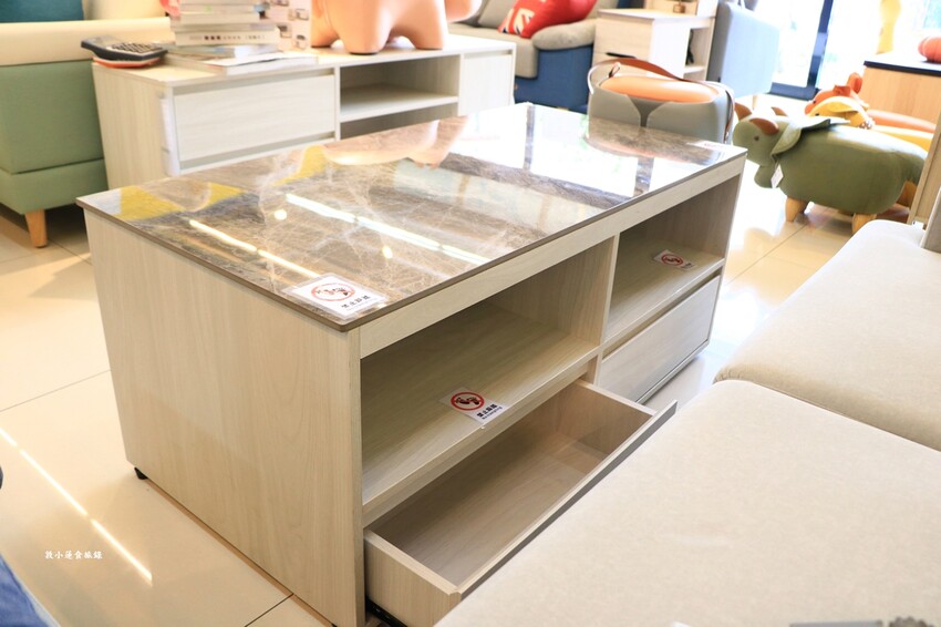 【新北家具推薦】億家具批發倉庫 五股門市‧全台連鎖14家門市，平價客製化沙發，時尚精品就在億家俱 - 敦 小 蓮の食旅錄