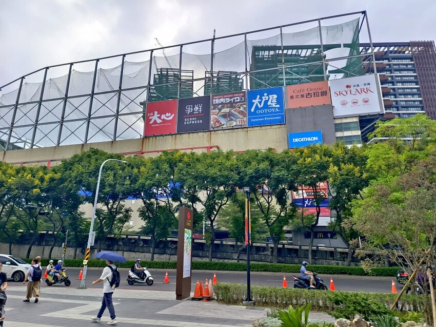 【新店】裕隆城．美食、餐廳懶人包!停車、交通整理!