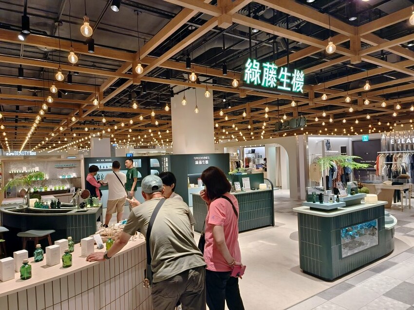 【新店】裕隆城．美食、餐廳懶人包!停車、交通整理!