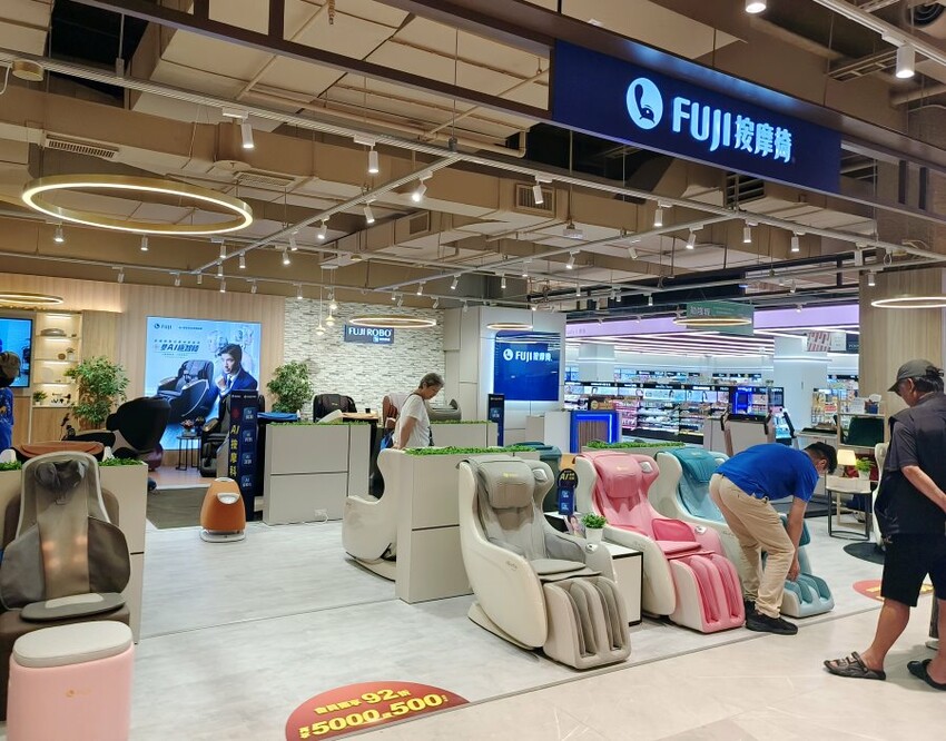 【新店】裕隆城．美食、餐廳懶人包!停車、交通整理!