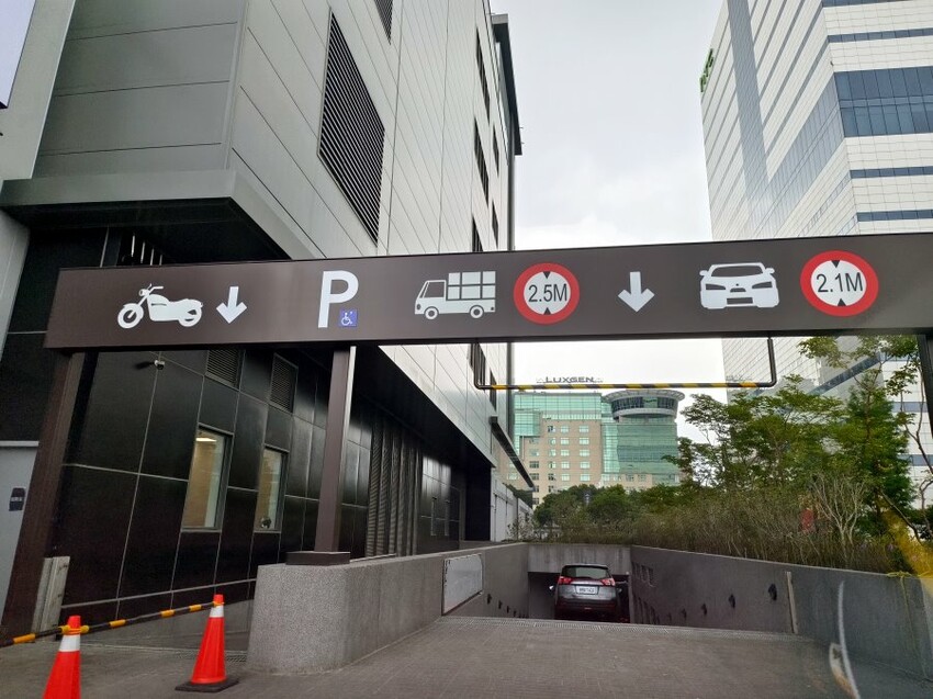 【新店】裕隆城．美食、餐廳懶人包!停車、交通整理!