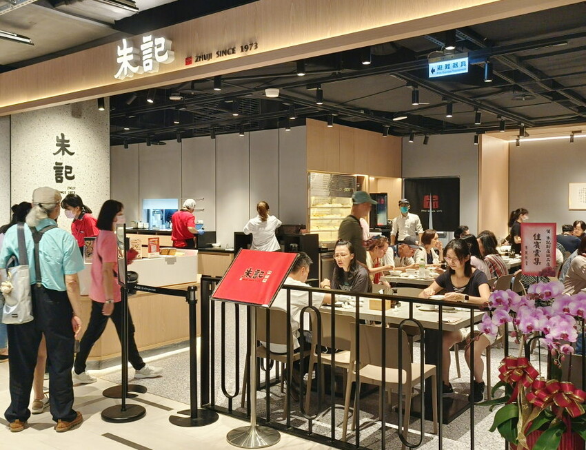 【新店】裕隆城．美食、餐廳懶人包!停車、交通整理!