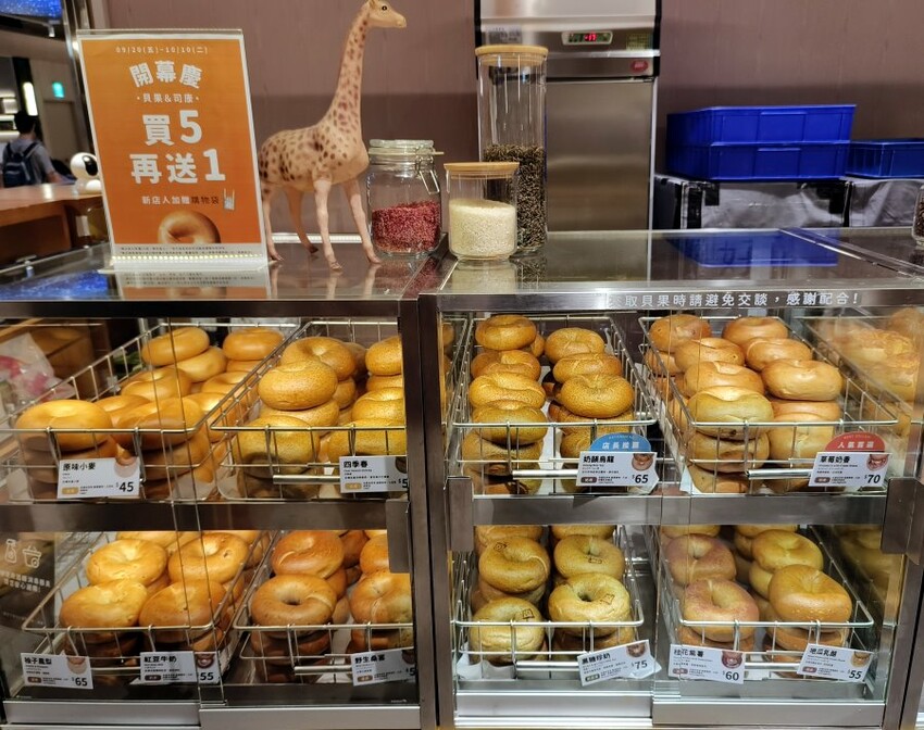 【新店】裕隆城．美食、餐廳懶人包!停車、交通整理!