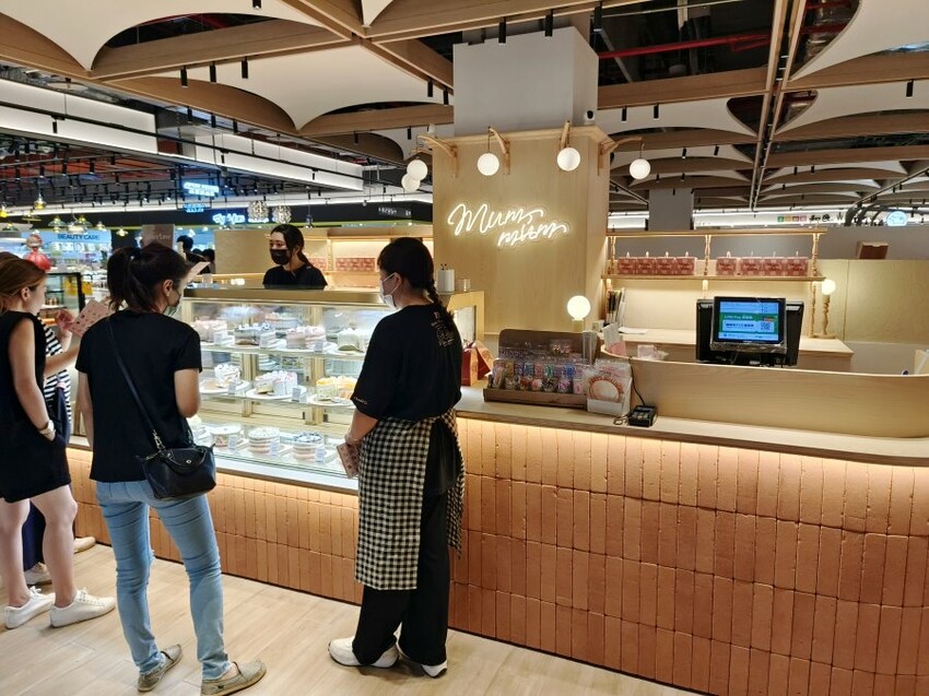 【新店】裕隆城．美食、餐廳懶人包!停車、交通整理!
