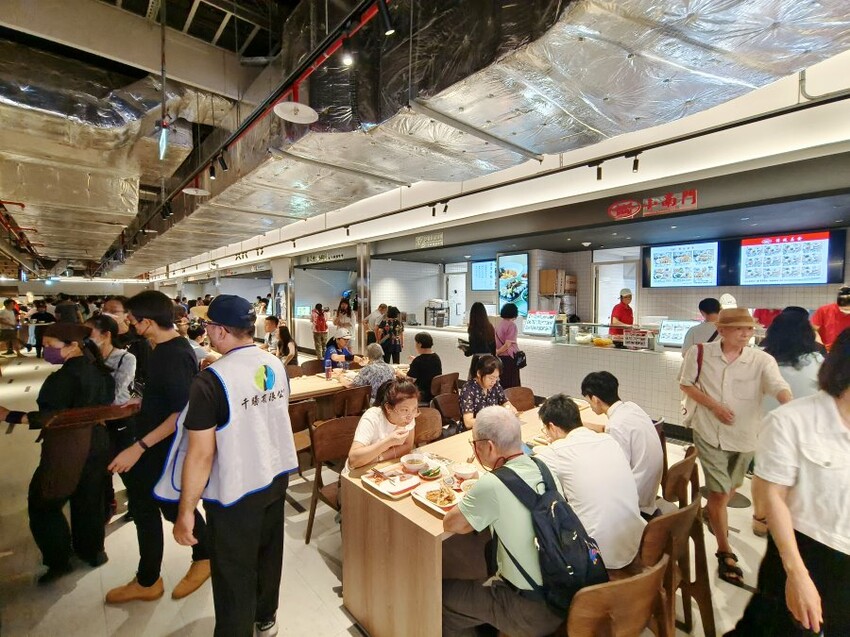 【新店】裕隆城．美食、餐廳懶人包!停車、交通整理!