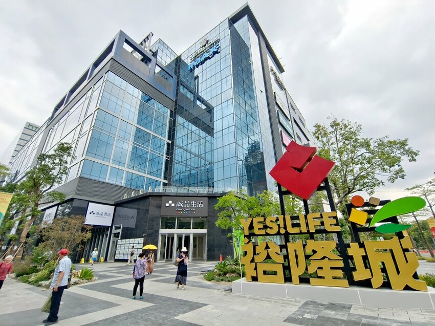 【新店】裕隆城．美食、餐廳懶人包!停車、交通整理!