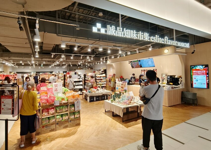 【新店】裕隆城．美食、餐廳懶人包!停車、交通整理!