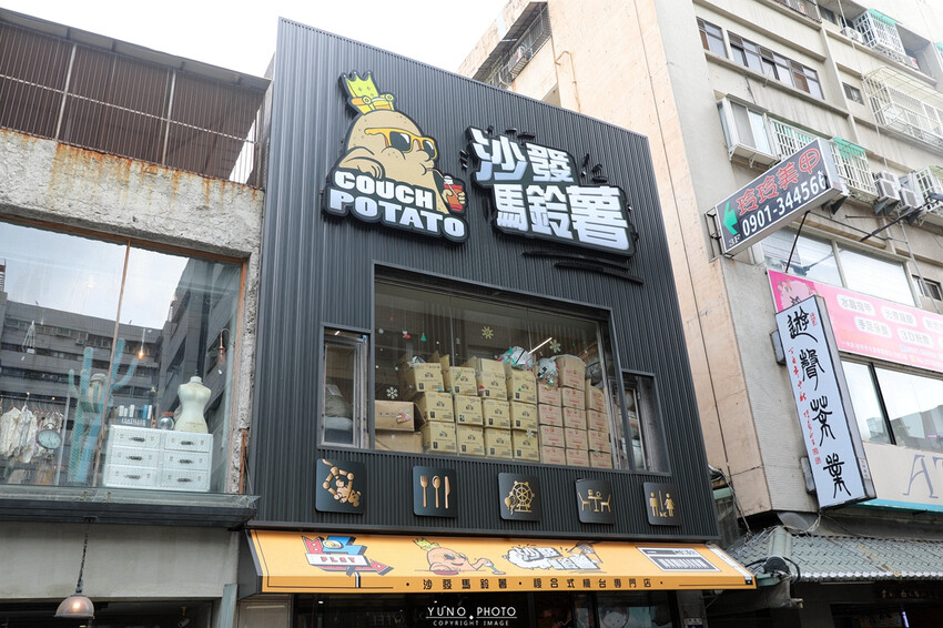 台中一中街商圈吃喝玩樂親子景點推薦！夾娃娃機彈珠台換大獎 沙發休息區飲料吧暢飲 夾滿25樣商品再加送史奴