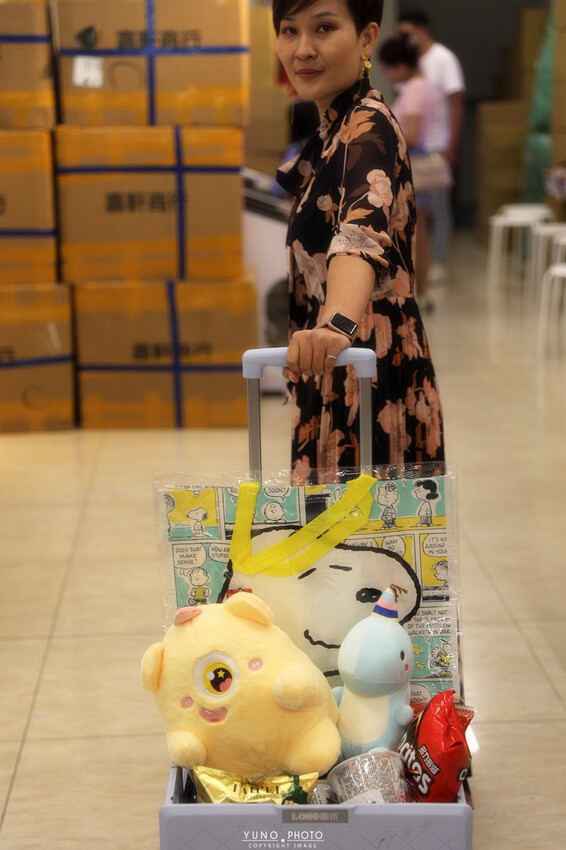 台中一中街商圈吃喝玩樂親子景點推薦！夾娃娃機彈珠台換大獎 沙發休息區飲料吧暢飲 夾滿25樣商品再加送史奴