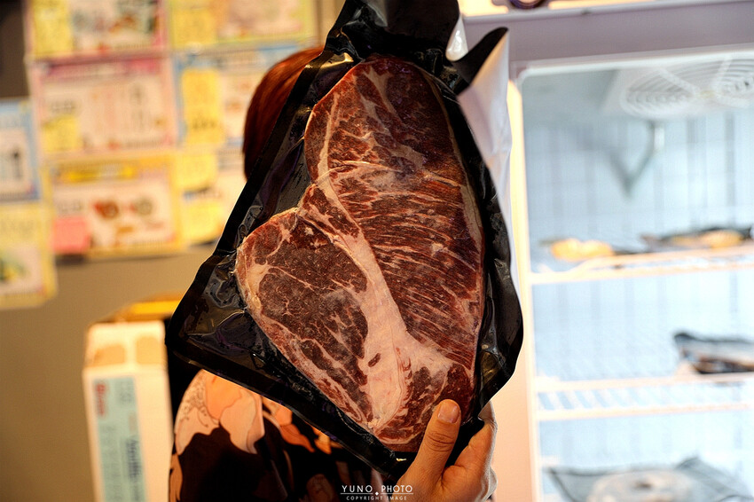 台中一中街商圈吃喝玩樂親子景點推薦！夾娃娃機彈珠台換大獎 沙發休息區飲料吧暢飲 夾滿25樣商品再加送史奴