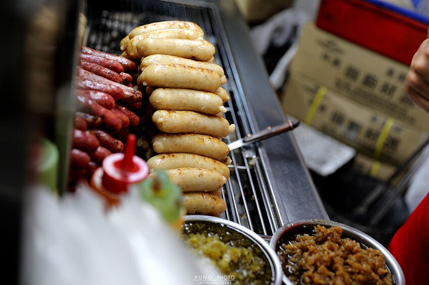 台中一中街商圈吃喝玩樂親子景點推薦！夾娃娃機彈珠台換大獎 沙發休息區飲料吧暢飲 夾滿25樣商品再加送史奴