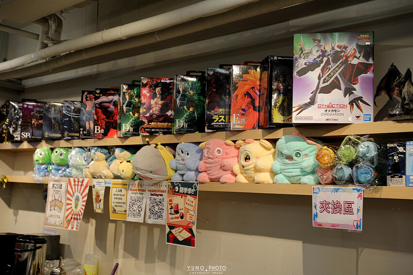 台中一中街商圈吃喝玩樂親子景點推薦！夾娃娃機彈珠台換大獎 沙發休息區飲料吧暢飲 夾滿25樣商品再加送史奴