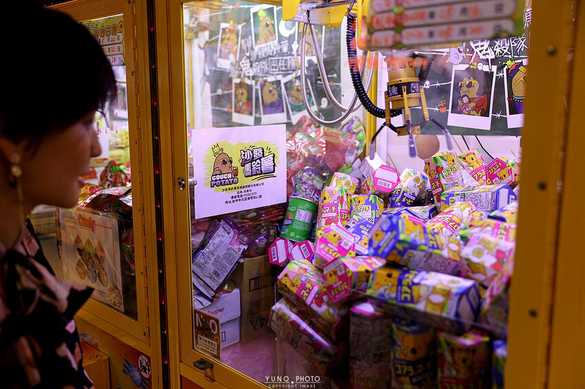 台中一中街商圈吃喝玩樂親子景點推薦！夾娃娃機彈珠台換大獎 沙發休息區飲料吧暢飲 夾滿25樣商品再加送史奴