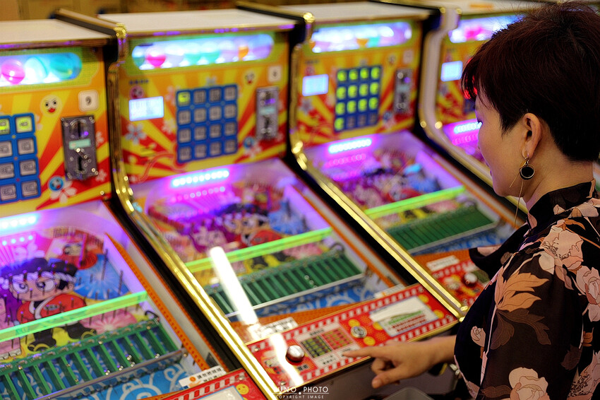 台中一中街商圈吃喝玩樂親子景點推薦！夾娃娃機彈珠台換大獎 沙發休息區飲料吧暢飲 夾滿25樣商品再加送史奴