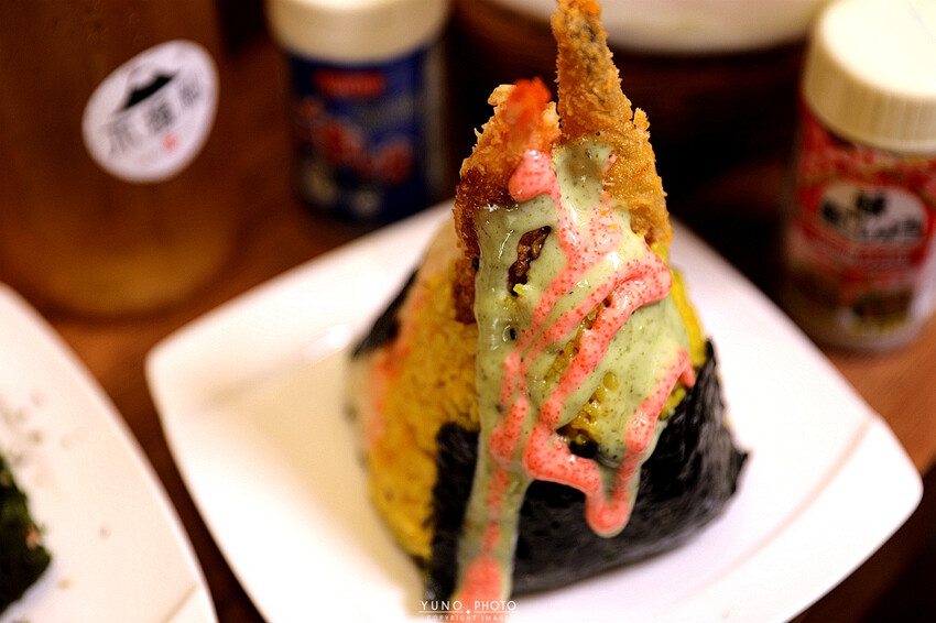 台中一中街商圈吃喝玩樂親子景點推薦！夾娃娃機彈珠台換大獎 沙發休息區飲料吧暢飲 夾滿25樣商品再加送史奴