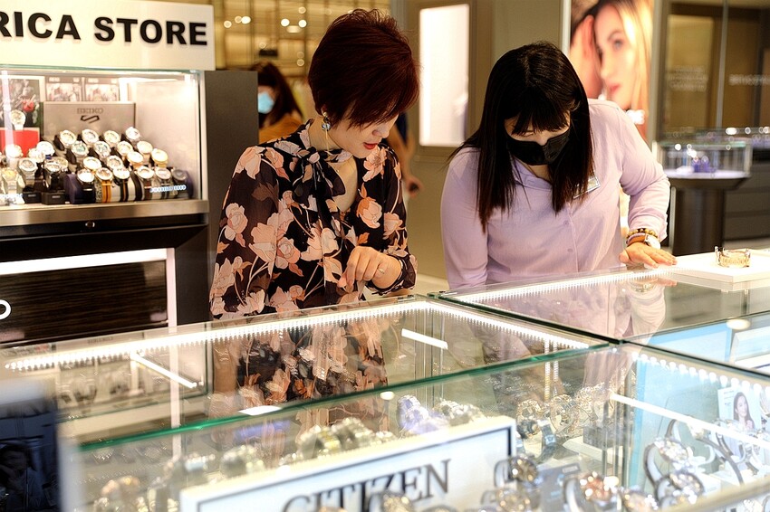 第一次買精品手錶就上手 多種精品名錶任你挑選!2023新光三越台中中港店 百貨公司週年慶citizen星辰錶 sei