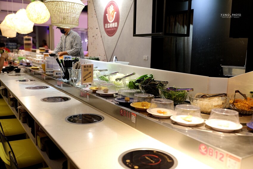 台中一中街商圈吃喝玩樂親子景點推薦！夾娃娃機彈珠台換大獎 沙發休息區飲料吧暢飲 夾滿25樣商品再加送史奴