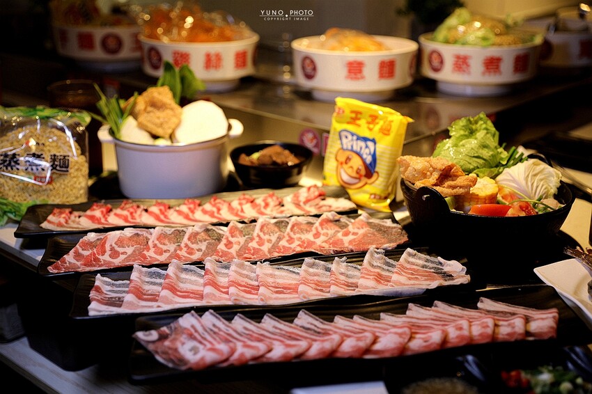 台中一中街商圈吃喝玩樂親子景點推薦！夾娃娃機彈珠台換大獎 沙發休息區飲料吧暢飲 夾滿25樣商品再加送史奴