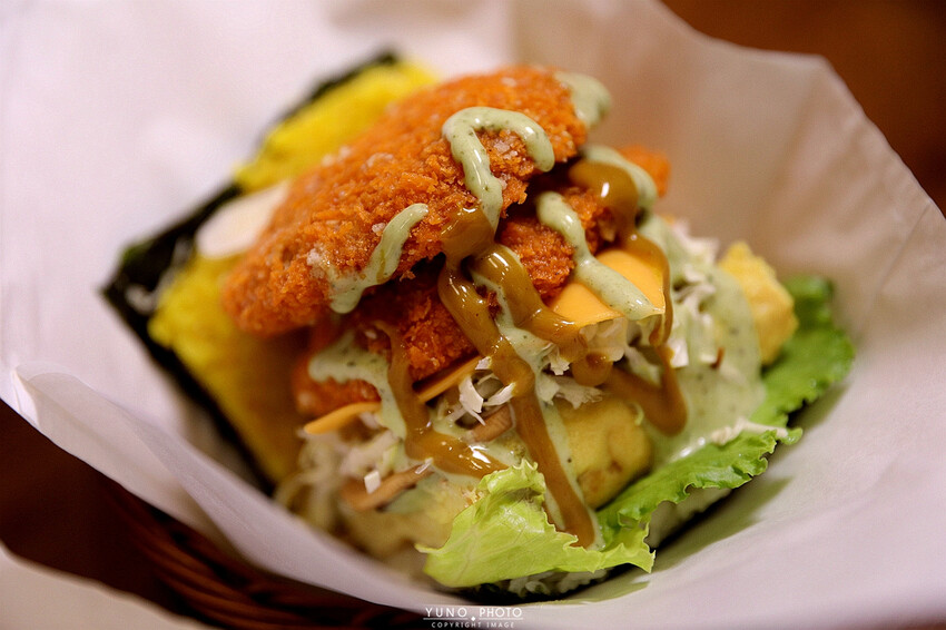 台中一中街商圈吃喝玩樂親子景點推薦！夾娃娃機彈珠台換大獎 沙發休息區飲料吧暢飲 夾滿25樣商品再加送史奴