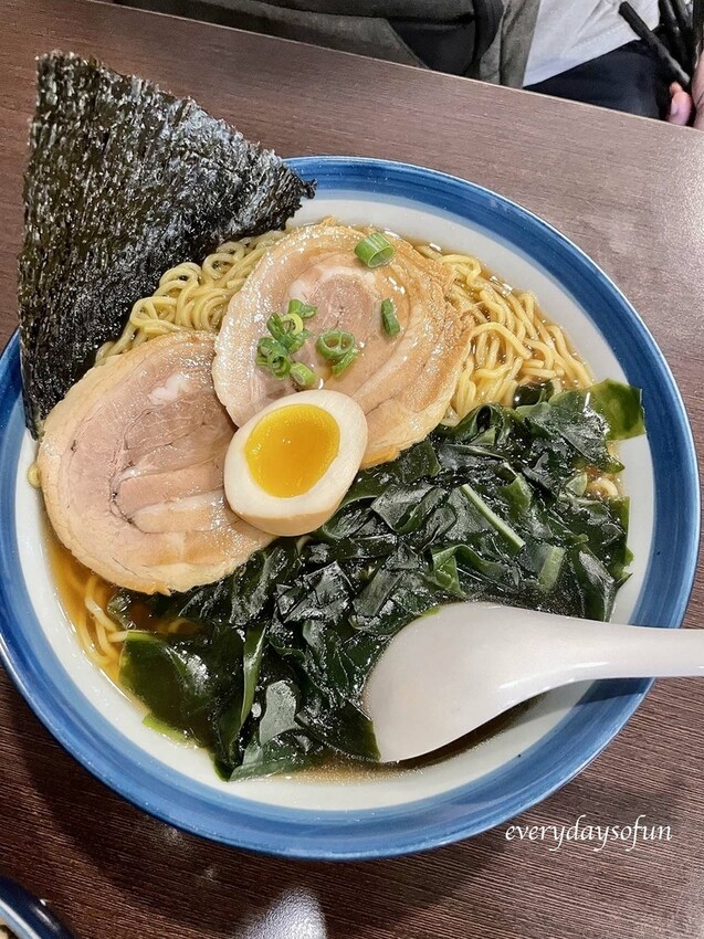 口味偏向台日綜合,湯頭有許多選擇