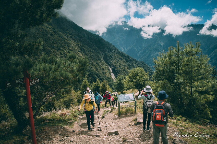 【南投景點】麟趾山-鹿林山-鹿林前山O型縱走，塔塔加健行一日遊，免申請眺望玉山群峰！ - 貪吃猴的幻想