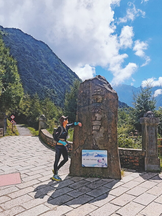 【南投景點】麟趾山-鹿林山-鹿林前山O型縱走，塔塔加健行一日遊，免申請眺望玉山群峰！ - 貪吃猴的幻想