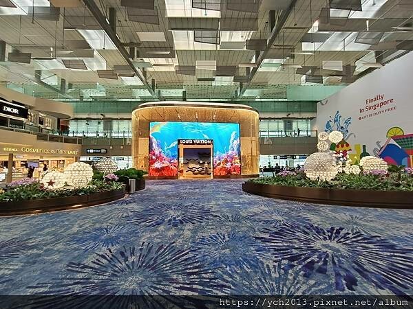 新加坡樟宜機場第三航廈蝴蝶園與藝術作品