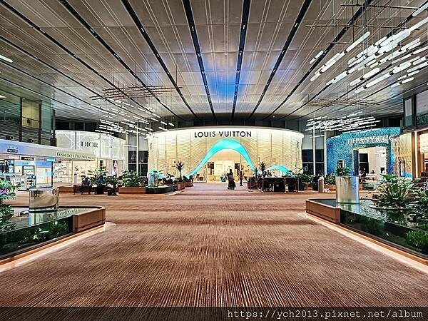 新加坡樟宜機場第一、二航廈逛花園