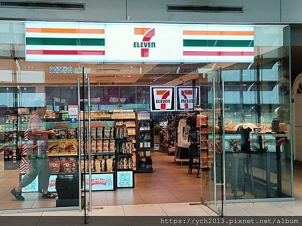 新加坡樟宜機場第三航廈蝴蝶園與藝術作品