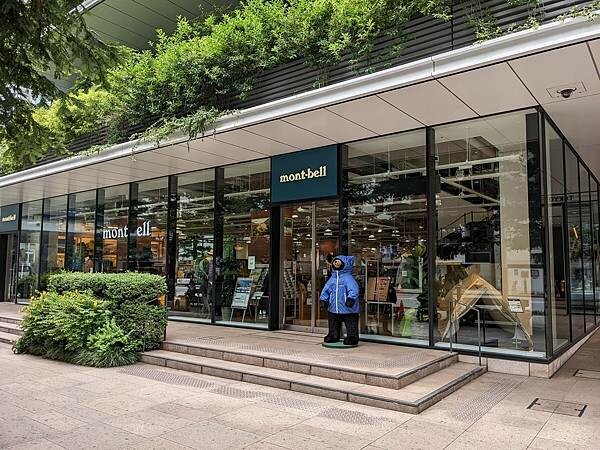 東京都內最大型的Montbell京橋店