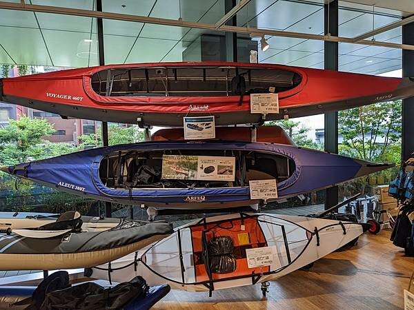 東京都內最大型的Montbell京橋店