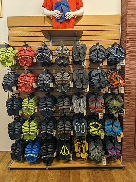 東京都內最大型的Montbell京橋店