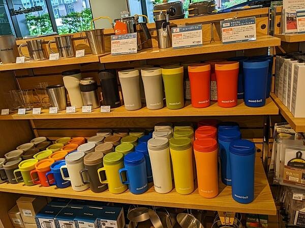 東京都內最大型的Montbell京橋店