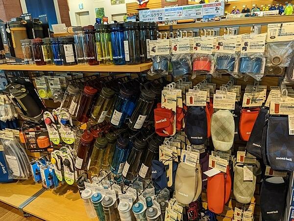 東京都內最大型的Montbell京橋店