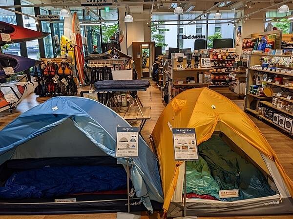 東京都內最大型的Montbell京橋店