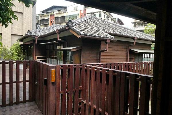 臺北市中正區景點推薦/臺灣文學基地(原齊東詩舍)/2020年重新開幕成為臺北的展覽與活動空間/適合親子出遊/舒