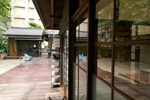 臺北市中正區景點推薦/臺灣文學基地(原齊東詩舍)/2020年重新開幕成為臺北的展覽與活動空間/適合親子出遊/舒