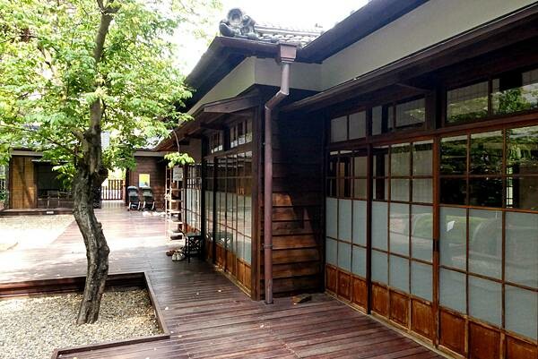 臺北市中正區景點推薦/臺灣文學基地(原齊東詩舍)/2020年重新開幕成為臺北的展覽與活動空間/適合親子出遊/舒