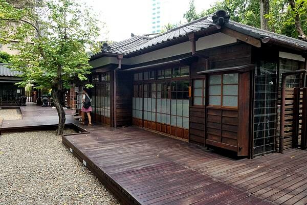 臺北市中正區景點推薦/臺灣文學基地(原齊東詩舍)/2020年重新開幕成為臺北的展覽與活動空間/適合親子出遊/舒